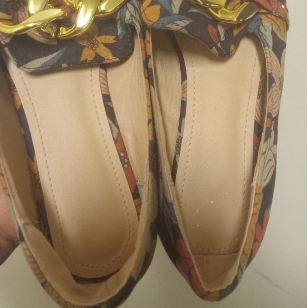 Women's Cute Brown Floral Pointy Toe Chain Flats Size 8 - Picture 10 of 10